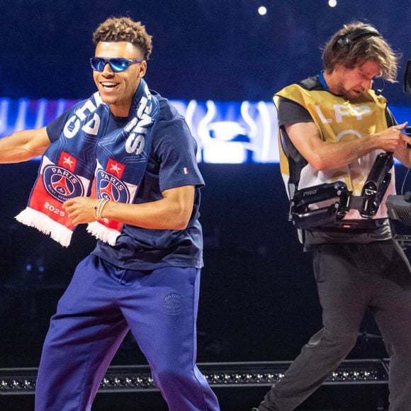Désiré Doué - Les joueurs du PSG célèbrent leur titre de Champion d'Europe au Parc Des Princes à Paris, le 1er juin 2025.
© Baptiste Autissier/PsnewZ/Bestimage