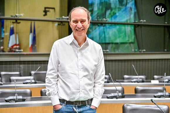 Xavier Niel, fondateur d'Iliad et de Free, actionnaire du groupe de production audiovisuelle Mediawan, lors d'une audition devant la Commission d'enquête sur la neutralité, le fonctionnement et le financement de l'audiovisuel public à l'Assemblée nationale à Paris, France, le 2 avril 2026. © Christian Liewig/Bestimage