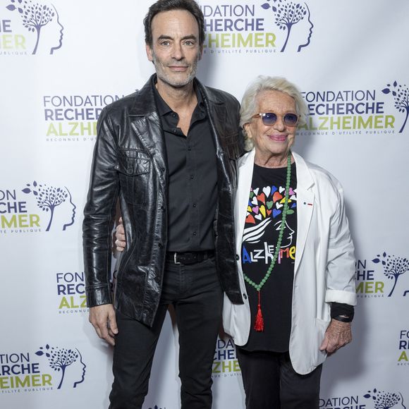 Anthony Delon, Véronique de Villèle au photocall du concert du gala des 20 ans de la fondation Recherche Alzheimer "2 générations chantent pour la 3ème" à l'Olympia à Paris le 18 mars 2024.

© Cyril Moreau / Bestimage