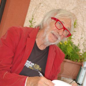 Pierre Richard lors d'une séance de dédicace à la médiathèque de Gruissan, le 14 août 2017 à l'occasion de la journée "Mon Cinoch sous les Etoiles" spéciale Carte Blanche à Pierre Richard. Il a présenté son ouvrage "Je sais rien mais je dirai tout". © Fabien Faure/Bestimage