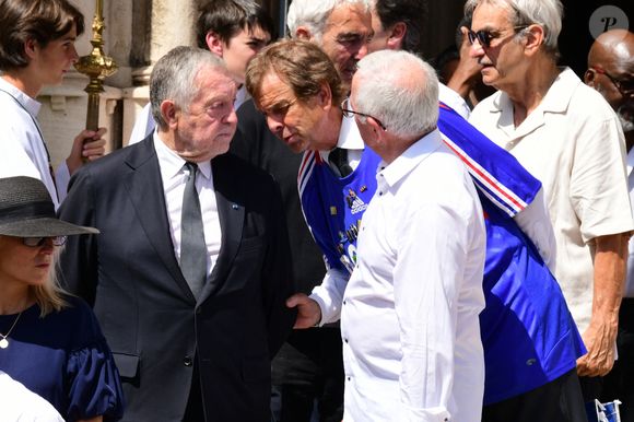 Jean-Michel Aulas à la sortie des Obsèques de Bernard Lacombe en l'église Saint-Louis de Fontaines-sur-Saône près de Lyon, France, le 25 juin 2025. © Romain Doucelin/Bestimage