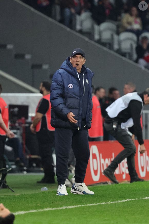 Football - Match de ligue 1 entre Lille Vs Montpellier (1-0) à Lille - Jean-Louis GASSET (entraineur Montpellier HSC) lors du match LOSC Lille vs Montpellier, Ligue 1, Decathlon Arena stade Pierre Mauroy, le 8 mars 2025 - © Laurent Sanson / PsnewZ / Bestimage