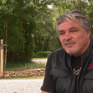 Pour David Douillet et sa nouvelle épouse, le bonheur est dans l'Ain. Capture reportage France 3 Rhône Alpes, 2021