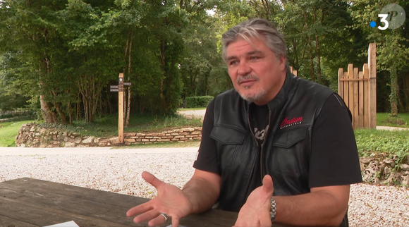 Pour David Douillet et sa nouvelle épouse, le bonheur est dans l'Ain. Capture reportage France 3 Rhône Alpes, 2021