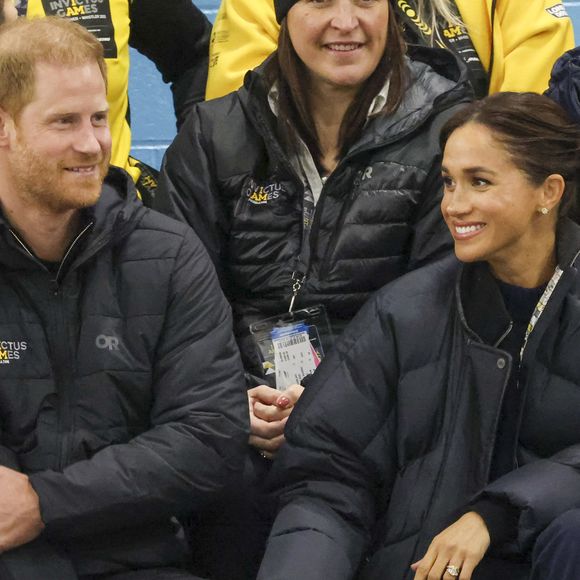 "Plus que fier de mon mari et de ce qu'il a créé. Mon amour, je mangerai des hamburgers et des frites et des fish & chips avec toi pour toujours", a-t-elle notamment écrit

Le prince Harry et Meghan Markle à Vancouver au Canada pour les Invictus Games.
Crédit : Mirrorpix / Bestimage