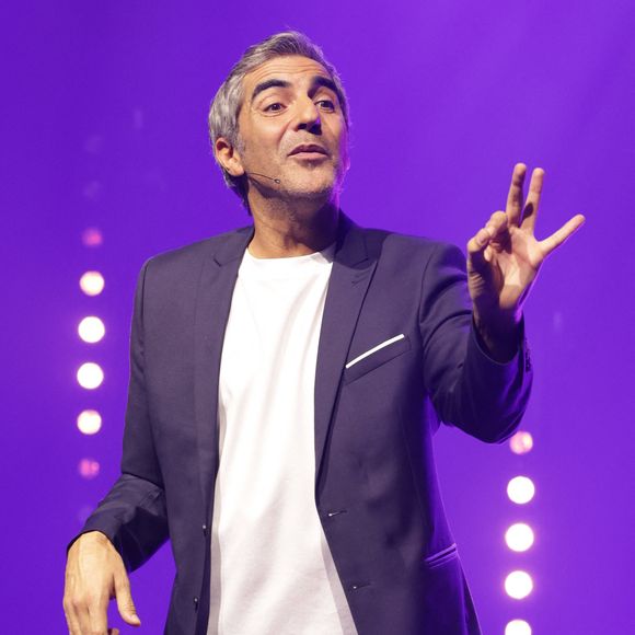 Ary Abittan sur la scène de la Cigale de Paris avec son spectacle "Authentique" le 18, 19, 22 et 23 février 2025. © Coadic Guirec/Bestimage