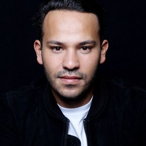 A 34 ans, Mohamed Bouhafsi ne cache rien de ses ambitions professionnelles et son parcours aurait de quoi inspirer les jeunes journalistes...

Mohamed Bouhafsi pose à Paris, en France. Photo de Jérôme Domine/Abaca