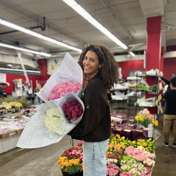 Chloé Mortaud au market flower de Los Angeles.