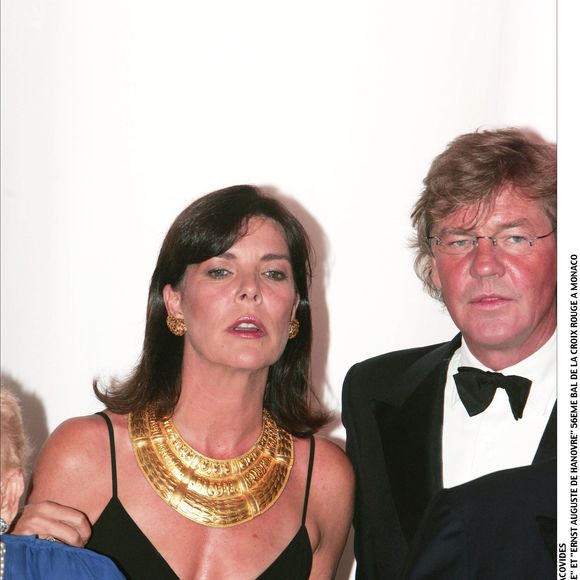 La princesse Caroline de Hanovre et le prince Ernst Auguste Hanovre, lors du 56ème Bal de la Croix-Rouge à Monaco, en 2004. DOMINIQUE JACOVIDES / BESTIMAGE
