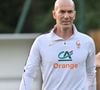 Le sélectionneur et son staff sont arrivés en retard pour la "Marseillaise"

Zinedine Zidane - Entraînement de l'équipe de France en préparation de la Ligue des nations de l'UEFA 2026 au Centre national de Clairefontaine le 21 septembre 2026. © Christian Liewig/Bestimage
