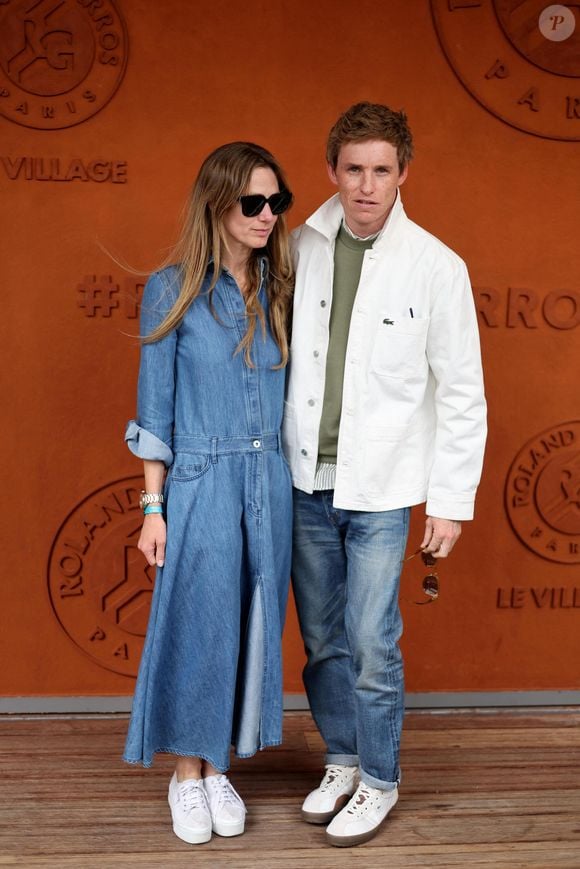Eddie Redmayne et sa femme Hannah Bagshawe au village lors des Internationaux de France de Tennis de Roland Garros 2025, à Paris, France, le 6 juin 2025. © Jacovides-Moreau/Bestimage