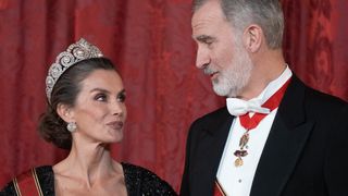 La reine Letizia sort le grand jeu : pour une soirée spéciale, elle ressort un bijou historique ayant appartenu à plusieurs reines