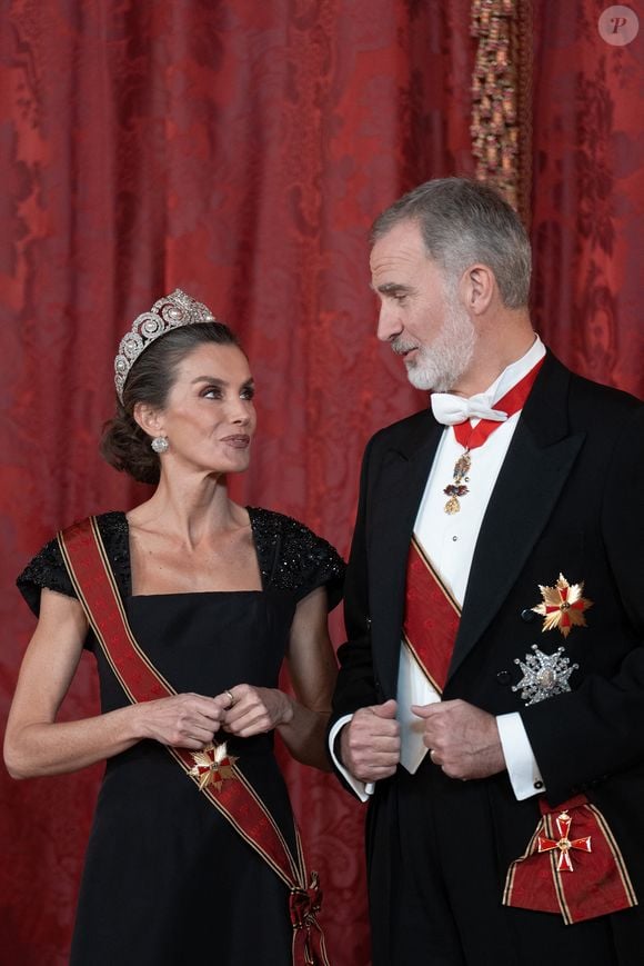 Le roi Felipe VI et la reine Letizia d'Espagne ont sorti le grand jeu.

Le roi Felipe VI et la reine Letizia d'Espagne, accueillent Frank-Walter Steinmeier (Président fédéral de l'Allemagne) et sa femme Elke Budenbender pour un dîner de gala en leur honneur au palais royal à Madrid. Photo par LALO YASKY / BESTIMAGE