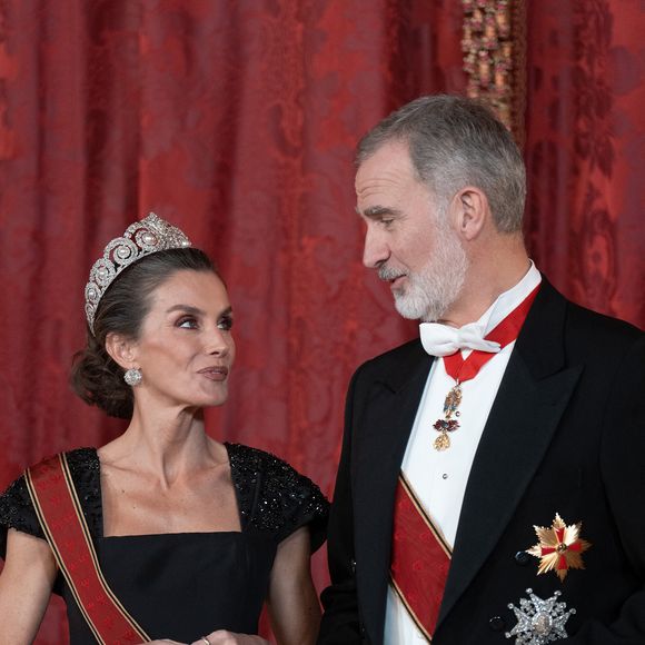 Le roi Felipe VI et la reine Letizia d'Espagne ont sorti le grand jeu.

Le roi Felipe VI et la reine Letizia d'Espagne, accueillent Frank-Walter Steinmeier (Président fédéral de l'Allemagne) et sa femme Elke Budenbender pour un dîner de gala en leur honneur au palais royal à Madrid. Photo par LALO YASKY / BESTIMAGE