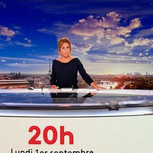 Léa Salamé présente son premier journal de 20 heures sur France 2  le 1er septembre 2025. 

© Alain Guizard / Bestimage