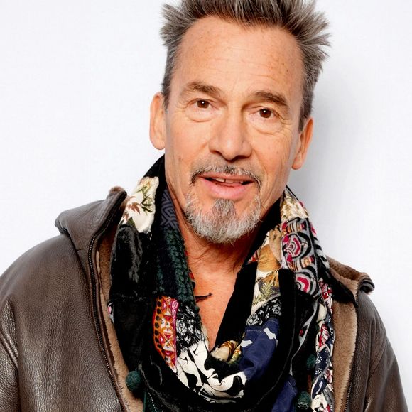 Florent Pagny et sa femme Azucena au défilé Stella McCartney prêt-à-porter automne-hiver 2023/2024 lors de la Fashion Week de Paris (PFW) le 6 mars 2023.
