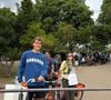 Sur certaines photos, Ben Sylvester Strautmann arbore un t shirt manches longues estampillé "Hanover" 

Alexandra de Hanovre et son compagnon Ben Sylvester Strautmann