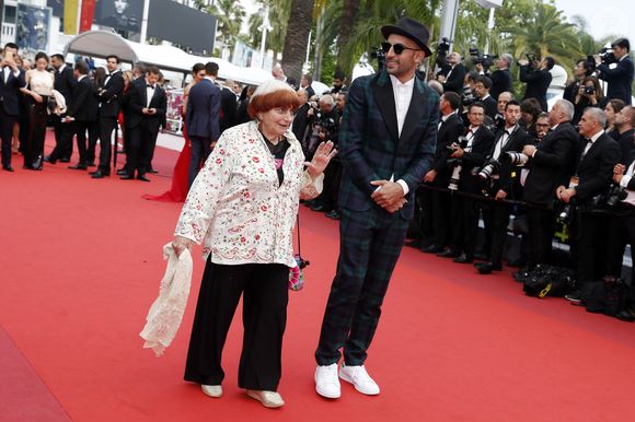 Le photographe JR et Agnès Varda - Montée des marches du film "The BFG" ("Le BGG Le Bon Gros Géant") lors du 69ème Festival International du Film de Cannes. Le 14 mai 2016. © Borde-Jacovides-Moreau/Bestimage