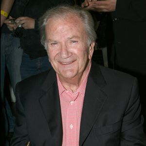 Pierre Mondy nous a quittés à l’âge de 87 ans.
Archives - Pierre Mondy - 20e prix Jean Gabin Perce Neige à Moulins-la-Marche dans l’Orne @COADIC GUIREC / BESTIMAGE