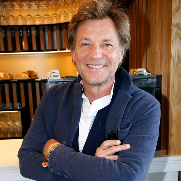 Laurent Delahousse est une figure incontournable du monde audiovisuel.

Exclusif - Laurent Delahousse - Déjeuner dans la loge de France Télévision lors des Internationaux de France de Tennis de Roland Garros.  

© Bertrand Rindoff / Bestimage