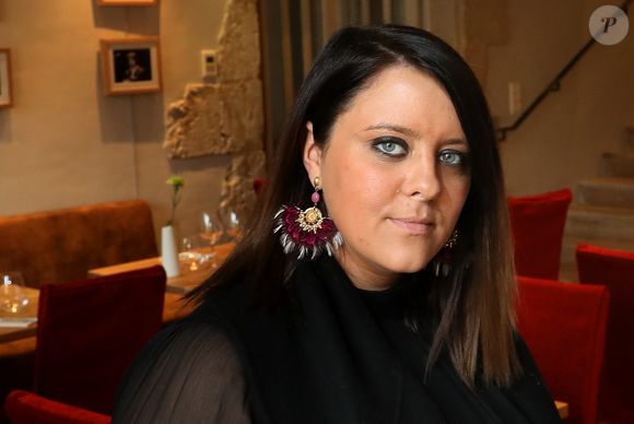 Aurélie Cabrel a accepté de revenir sur sa jeunesse, faisant des confidences sur son quotidien avec son papa. 

La chanteuse Aurélie Cabrel, fille de Francis Cabrel, ouvre le superbe hôtel restaurant "Le square" à Astaffort le 11 avril 2018, fief de la famille Cabrel, village de 2500 habitants dans la campagne du Lot et Garonne proche d'Agen. 
© Patrick Bernard/Bestimage