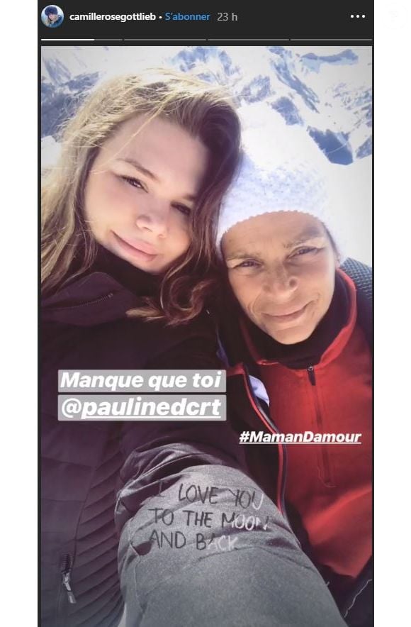 Chaque hiver, Stéphanie de Monaco choisit de passer les fêtes dans son chalet à Auron, au cœur des Alpes-Maritimes. 

Camille Gottlieb pose avec sa maman Stéphanie de Monaco, Instagram.