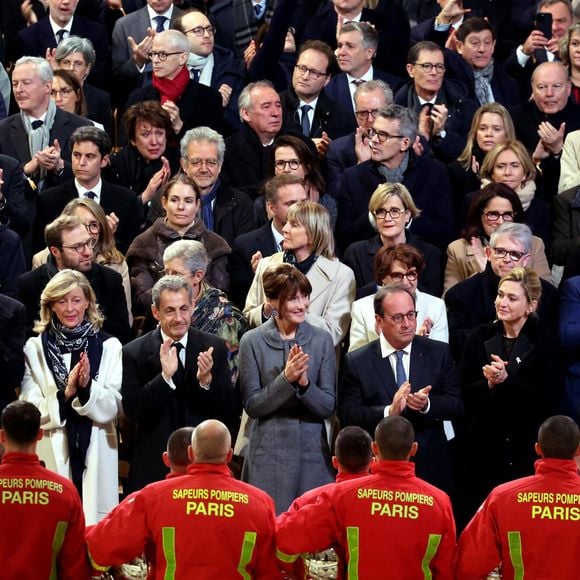 Michel Barnier, sa femme Isabelle Altmayer, Nicolas Sarkozy, sa femme Carla Bruni, François Hollande et sa femme Julie Gayet, Anne Hidalgo rendent hommage aux pompiers de Paris - Cérémonie de réouverture de la cathédrale Notre-Dame de Paris, le 7 décembre 2024. Joyau de l’art gothique, lieu de culte et de culture, symbole universel de la France et de son histoire, la cathédrale de Notre-Dame de Paris rouvre ses portes les 7 et 8 décembre, cinq ans après le terrible incendie qui l’avait ravagée le 15 avril 2019. 
© Dominique Jacovides / Bestimage