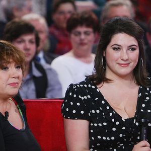 Michèle Bernier et sa fille Charlotte Gaccio lors de l’enregistrement de l'émission "Vivement Dimanche", au studio Gabriel à Paris, France, le 6 janvier 2010. Invité principal Michèle Bernier. © JLPPA/Bestimage