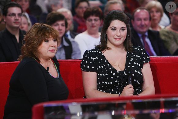 Michèle Bernier et sa fille Charlotte Gaccio lors de l’enregistrement de l'émission "Vivement Dimanche", au studio Gabriel à Paris, France, le 6 janvier 2010. Invité principal Michèle Bernier. © JLPPA/Bestimage