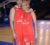 La Miss France 2001 participait à une course solidaire organisée par l’UNICEF au bois de Boulogne.

Elodie Gossuin et son mari Bertrand Lacherie lors du match des célébrités (défi AG2R La Mondiale) au profit de l'association "Petits Princes" dans le cadre de la Disneyland Paris Leaders Cup LNB, compétition de basket qui réunit les 8 meilleures équipes de PRO A à la Disney Events Arena, le 20 février 2016. 

© Veeren/Bestimage