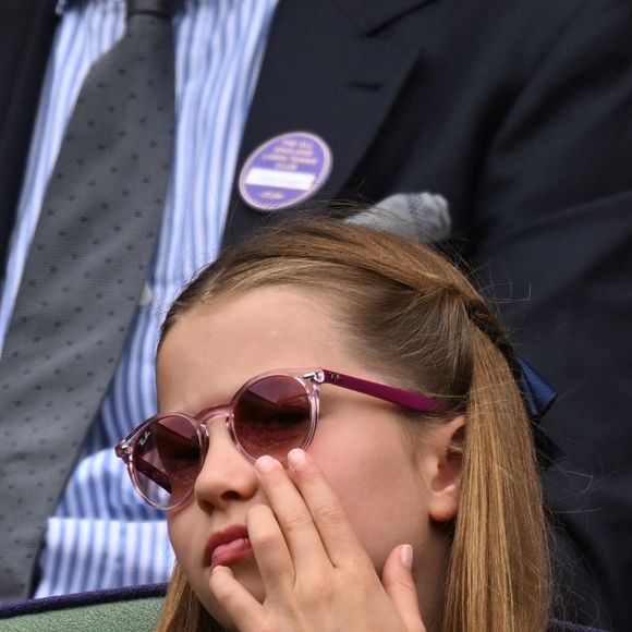 Catherine (Kate) Middleton avec la princesse Charlotte et Pippa Middleton dans les tribunes de la finale du tournoi de Wimbledon 2024, le 14 juillet 2024. ALPHA AGENCY / BESTIMAGE