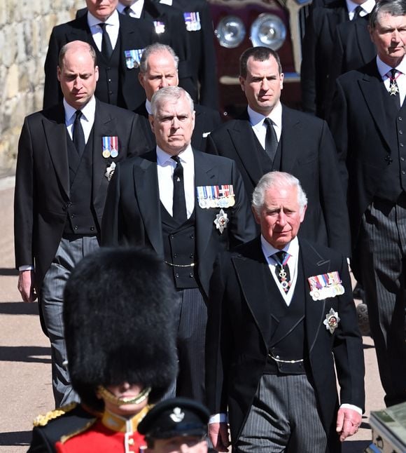 Le prince Charles, prince de Galles, le prince Andrew, duc d'York, le prince William, duc de Cambridge, Peter Phillips, David Armstrong-Jones, comte de Snowdon, Sir Timothy Laurence - Arrivées aux funérailles du prince Philip, duc d'Edimbourg à la chapelle Saint-Georges du château de Windsor, le 17 avril 2021. (AGENCE / BESTIMAGE).