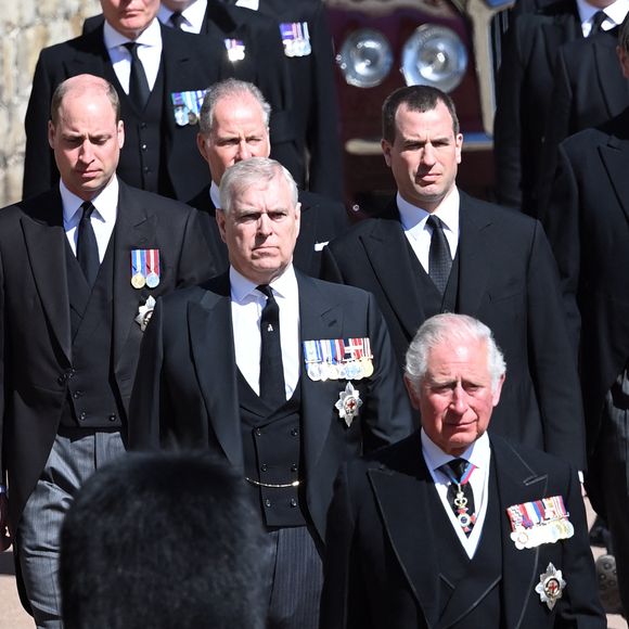 Le prince Charles, prince de Galles, le prince Andrew, duc d'York, le prince William, duc de Cambridge, Peter Phillips, David Armstrong-Jones, comte de Snowdon, Sir Timothy Laurence - Arrivées aux funérailles du prince Philip, duc d'Edimbourg à la chapelle Saint-Georges du château de Windsor, le 17 avril 2021. (AGENCE / BESTIMAGE).