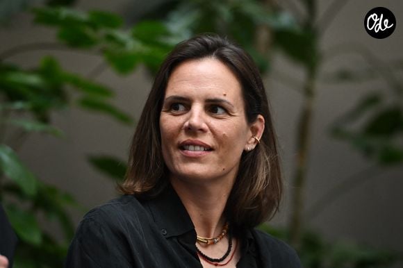 La nageuse française Laure Manaudou observe le déroulement d'une conférence de presse organisée dans le cadre des Championnats d'Europe de natation à Paris, le 16 avril 2026. Photo : Firas Abdullah/Abaca