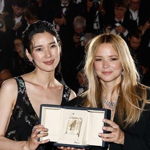 Tao Okamoto, Virginie Efira (Prix d'interprétation féminine pour le film « Soudain ») - Photocall des lauréats des palmes du 79ème Festival International du Film de Cannes. Le 23 mai 2026 © Jacovides-Moreau / Bestimage