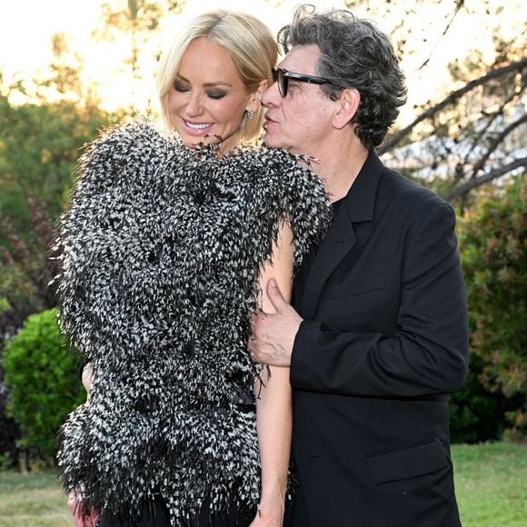 Sa maman, qui partage aujourd'hui l'existence de Marc Lavoine peut-être fière d'avoir transmis ses goûts à cette jeune fashionista. 

Semi-exclusif - Marc Lavoine et sa compagne Adriana Karembeu - 11ème édition du Gala de charité de Patrick Mouratoglou à la Mouratoglou Academy & Resort à Biot le 21 juin 2025. © Bruno Bebert/Bestimage