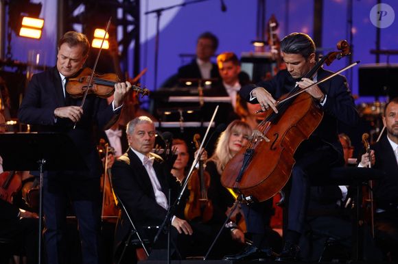 Renaud Capuçon, Gautier Capuçon - "Concert de Paris" sur le parvis de l'hôtel de ville de Paris retransmis en direct sur France 2 et sur France Inter, Paris le 14 juillet 2024. © Christophe Clovis - Pierre Perusseau / Bestimage