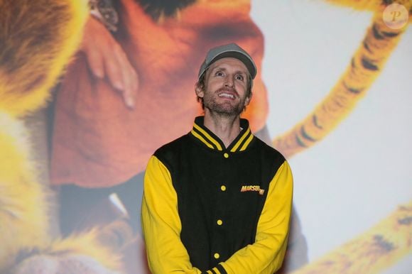 Très complice avec son fils, il se décrit comme un “papa copain”, ce qui est à la fois une qualité et un défi pour faire respecter son autorité.

Philippe Lacheau - Avant-première du film "Marsupilami" au Kinepolis de Lomme près de Lille le 5 janvier 2026. © Stéphane Vansteenkiste / Bestimage