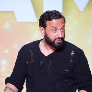 Exclusif - Cyril Hanouna, sur le plateau de l'émission TBT9 (Tout beau tout n9uf) présentée par C.Hanouna et diffusée en direct sur W9 à Paris le 1er décembre 2025. © Jack Tribeca / Bestimage