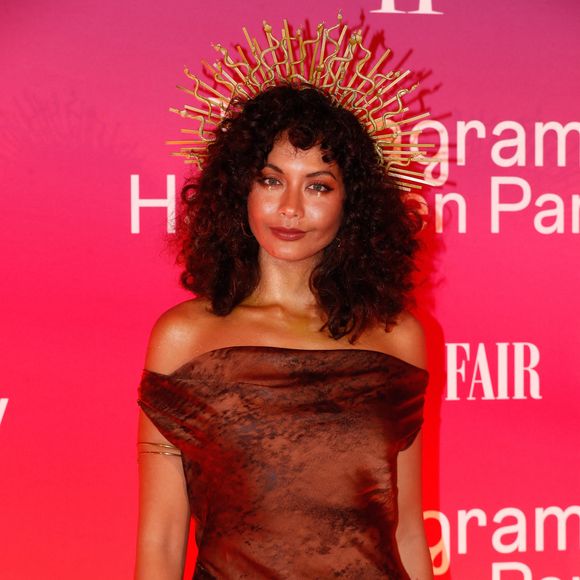 Dessus, elle apparaît proche d'un homme.

Vaimalama Chaves (miss France 2019) - Soirée Instagram halloween à l'hôtel Marois à Paris, France, le 31 octobre 2024. © Christophe Clovis / Bestimage