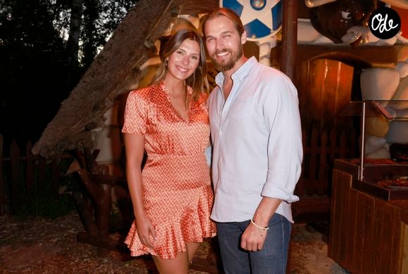 L’ancienne Miss France s’est installée avec Théo Fleury et leur fils Malo dans la région lilloise en 2022.

Camille Cerf (Miss France 2015) et son conjoint Théo Fleury lors de l'opération "L'été gaulois fait son grand retour au Parc Astérix" à Plailly le 8 juillet 2022.

© Christophe Aubert via Bestimage