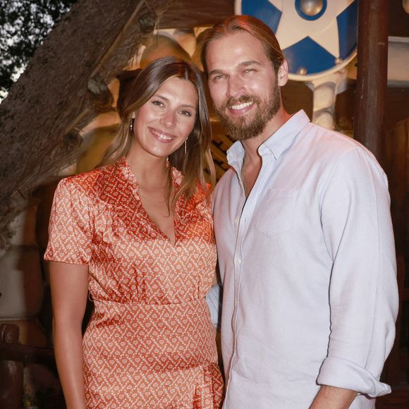 L’ancienne Miss France s’est installée avec Théo Fleury et leur fils Malo dans la région lilloise en 2022.

Camille Cerf (Miss France 2015) et son conjoint Théo Fleury lors de l'opération "L'été gaulois fait son grand retour au Parc Astérix" à Plailly le 8 juillet 2022.

© Christophe Aubert via Bestimage