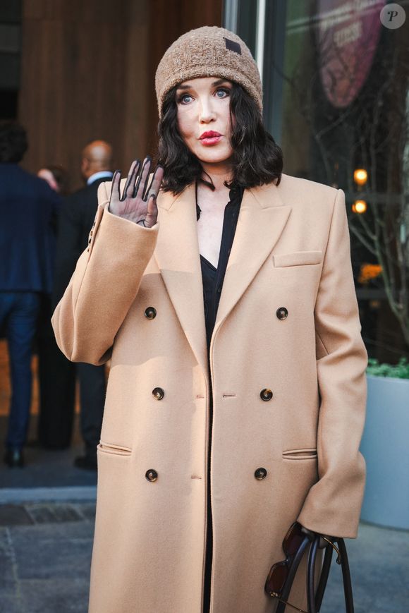 Isabelle Adjani à l'évènement Stella McCartney Womenswear Automone/Hiver 2025-2026 à la Fashion Week de Paris le 5 mars 2025. © Lucia Sabatelli / Bestimage