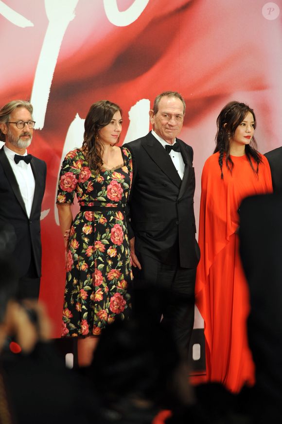 Rétro - Décès de Victoria Jones, fille de Tommy Lee Jones, retrouvée sans vie dans un hôtel à l'âge de 34 ans - Martin Provost, Victoria Jones et son père Tommy Lee Jones (Président du jury), Wei Zhao - 30ème Festival International du Film de Tokyo. Le 25 octobre 2017
© Hiroko Tanaka / Zuma Press / Bestimage