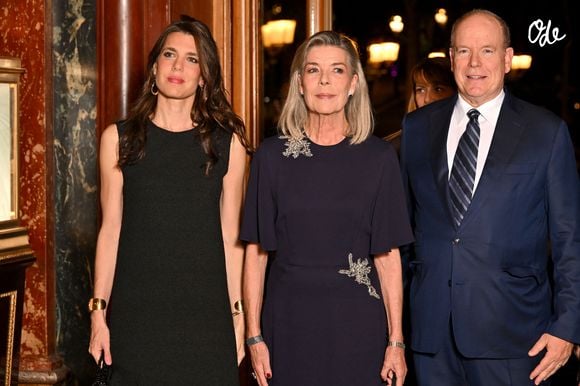 Charlotte Casiraghi, la princesse Caroline de Hanovre et le prince Albert II de Monaco lors de la cérémonie de proclamation de l'édition 2026 des Prix de la Fondation Prince Pierre à l'opéra Garnier à Monaco le 13 octobre 2026. 

© Bruno Bebert / Bestimage
