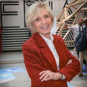 C'est aussi l'occasion d'expliquer comment elle a géré son retour à l'antenne.

Exclusif - Evelyne Dheliat  lors de l'inauguration du 20ème Forum International Météo et Climat à Paris, France, le 6 octobre 2023. © Jack Tribeca/Bestimage