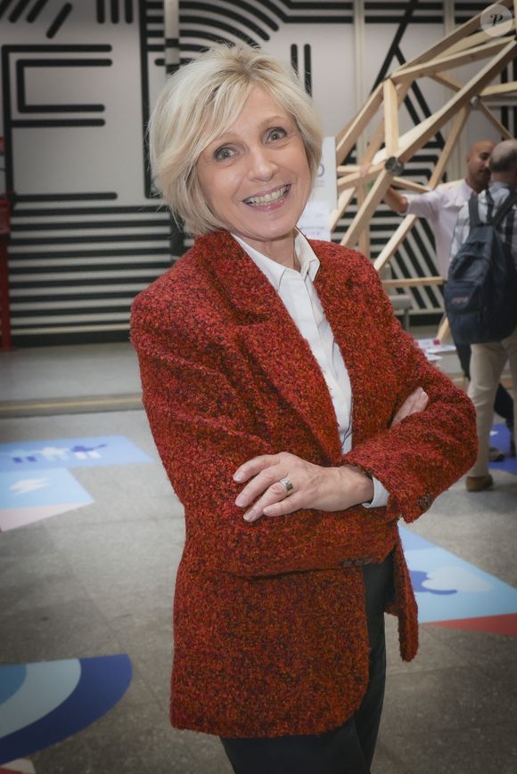 C'est aussi l'occasion d'expliquer comment elle a géré son retour à l'antenne.

Exclusif - Evelyne Dheliat  lors de l'inauguration du 20ème Forum International Météo et Climat à Paris, France, le 6 octobre 2023. © Jack Tribeca/Bestimage