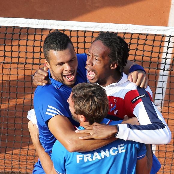 Gaël Monfils et Jo-Wilfried Tsonga lors de la demi-finale de la Coupe Davis face à la République tchèque à Roland Garros à Paris, le 13 septembre 2014. 

JACOVIDES-MOREAU / BESTIMAGE