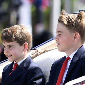 Le prince Louis et le prince George assistent au défilé de l'anniversaire du roi et à la montée des couleurs. © PA Photos/ABACA