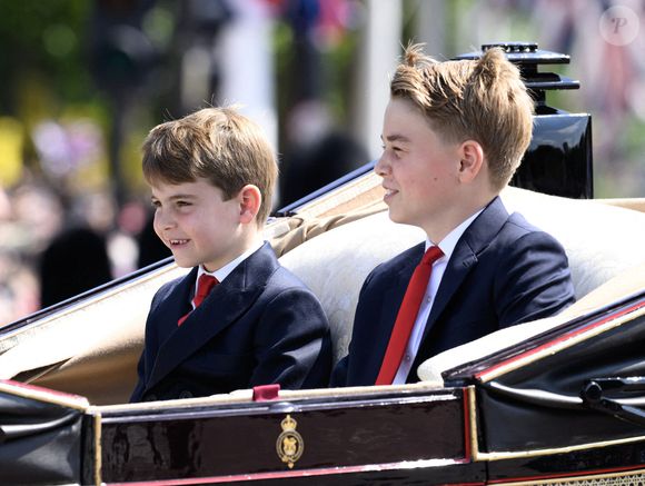 Le prince Louis et le prince George assistent au défilé de l'anniversaire du roi et à la montée des couleurs. © PA Photos/ABACA
